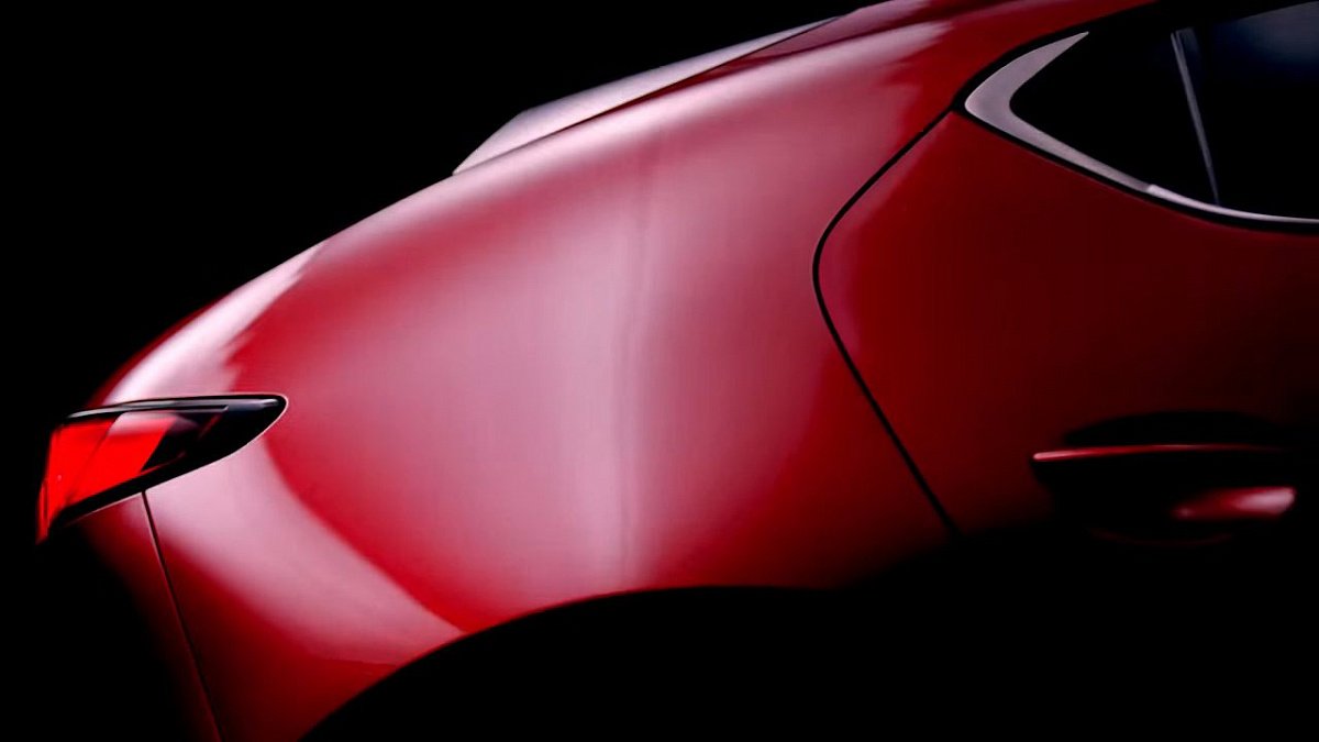 Новая Mazda 3 показана на видео
