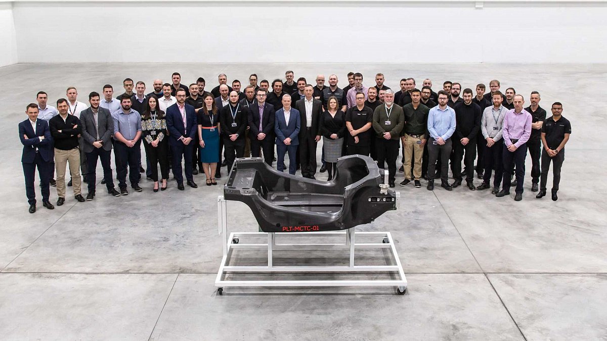 McLaren производит первый углеродный «кокон» на новой фабрике в Шеффилде