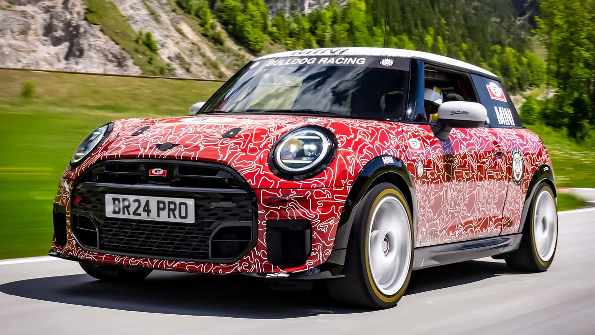 Новый Mini Cooper JCW примет участие в гонках «24 часа Нюрбургринга» в этом году