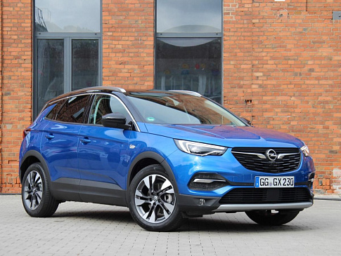 Марка Opel вошла в восемь автомобилей, которые можно купить без допов и очередей в 2021 году