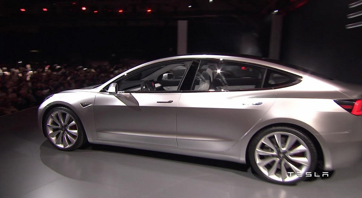 Tesla Model 3 оказалась очень быстрой!