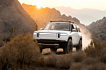 Электрический внедорожник Rivian R1S направляется в Моав для испытаний на бездорожье