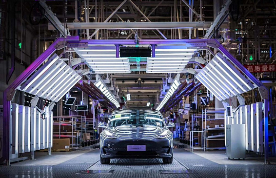 Tesla тратит на производство каждого электромобиля 2 842 200 руб.