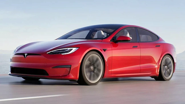 NHTSA открывает два новых расследования аварий электромобилей Tesla Model S и Model 3