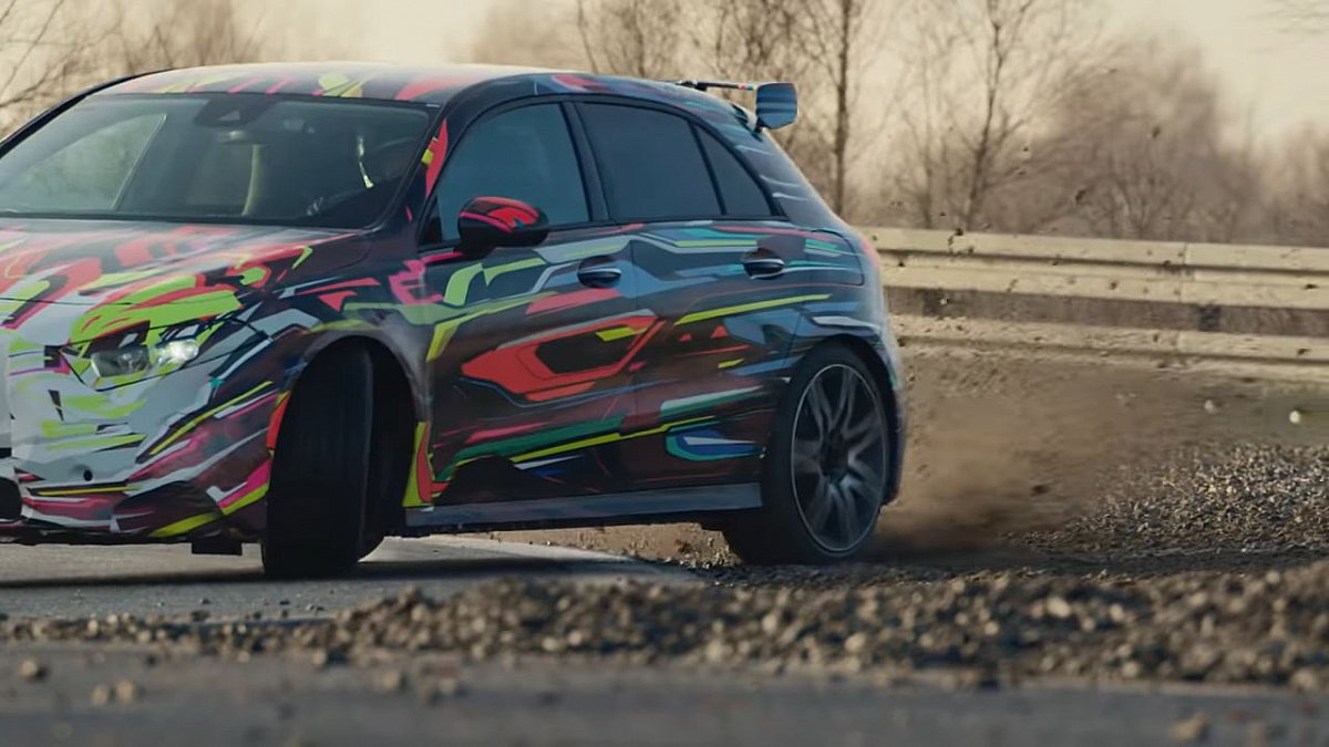 «Заряженный» Mercedes-AMG A-Class с дрифт режимом и 400 силами показали на видео