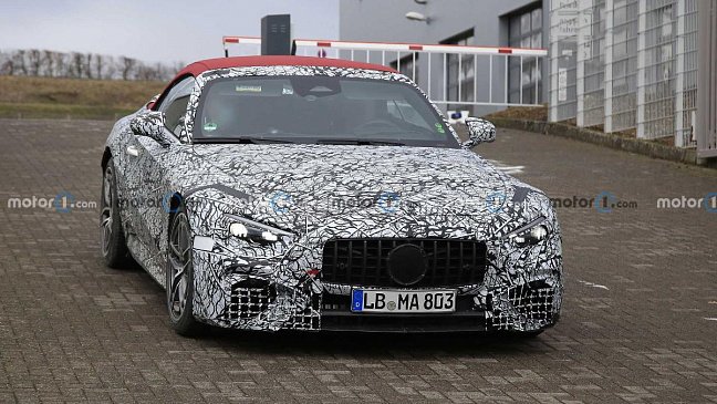 Замечен закамуфлированный родстер Mercedes SL 2022 года 