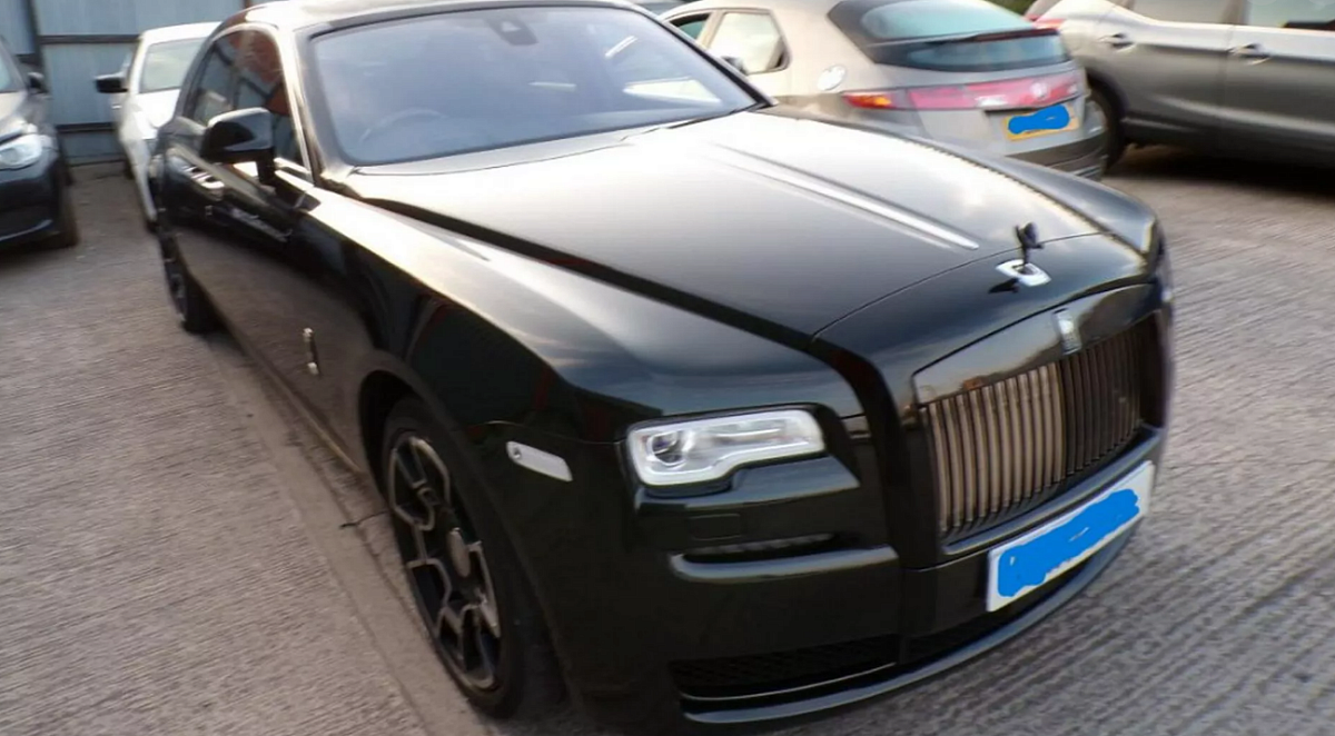Полиция выставила на аукцион Rolls-Royce Ghost по выгодной цене