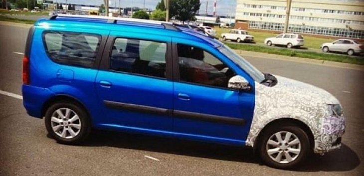 Фотошпионы подловили новый LADA Largus с синим кузовом