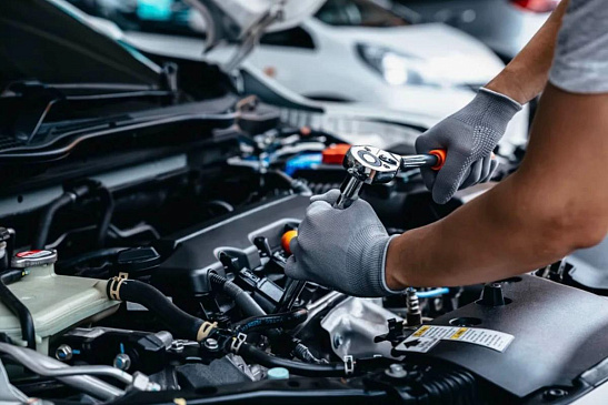 «РГ»: россияне бросились ремонтировать автомобили перед Новым годом