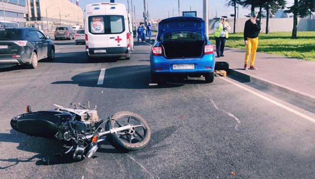 В Санкт-Петербурге в страшной аварии погибла мотоциклистка 
