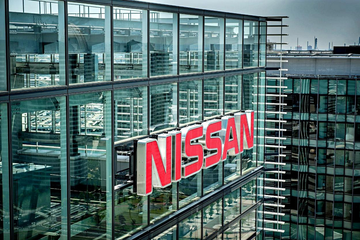 Почему Nissan решил притормозить производство электрического Leaf