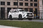 В России стала доступна «черная» вариация внедорожника Lexus LX