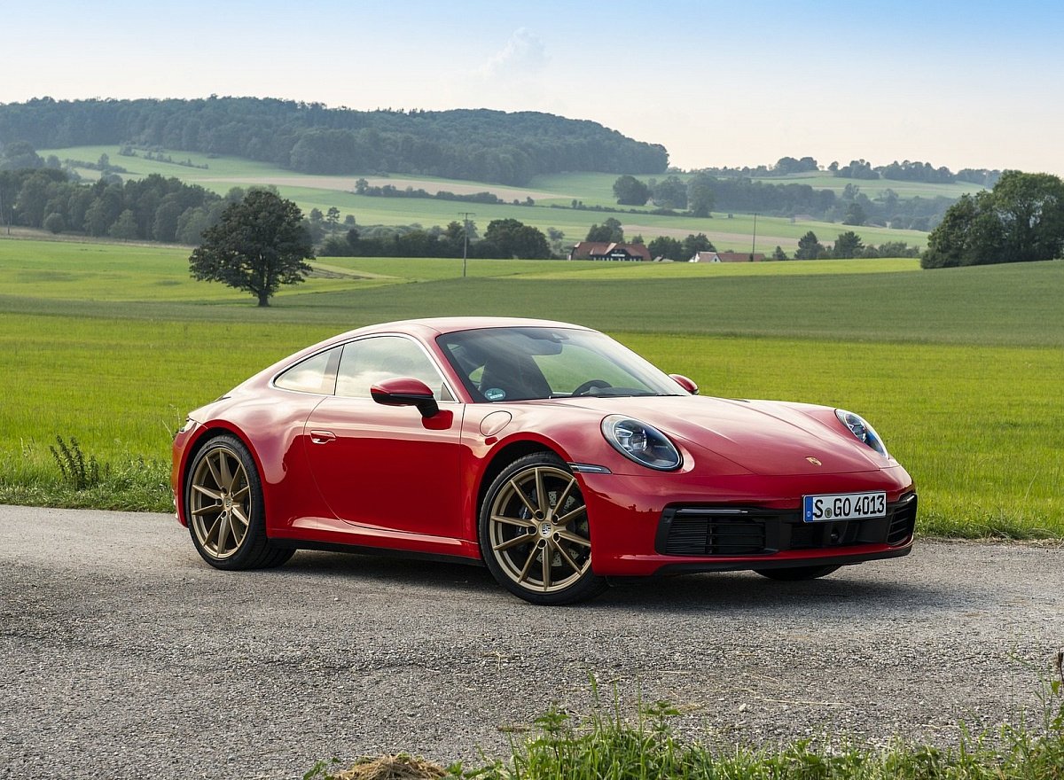 Компания Porsche повысила стоимость купе и кабриолета