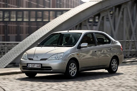 Новые электромобили Toyota унаследуют компоненты от Prius первого поколения