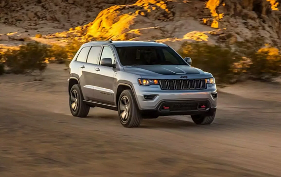 Новый Jeep Grand Cherokee Trackhawk протестировали в пустыне
