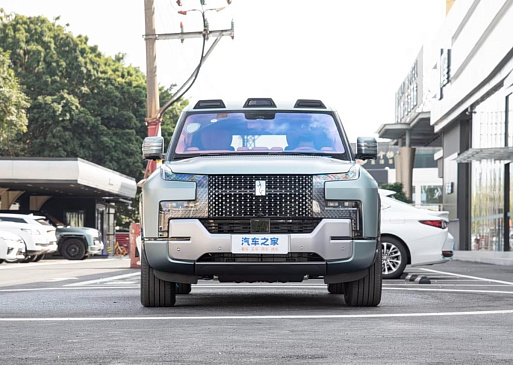 Обновленный BYD Yangwang U8 теперь использует ИИ и «умную» голосовую связь 