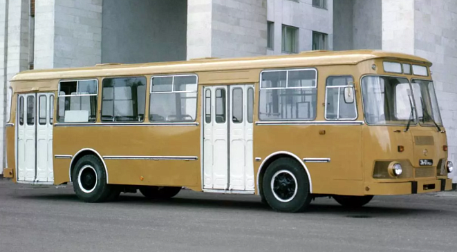 В Арзамасе на продажу выставили три советских автобуса ЛИАЗ-677 по 324 тыс. рублей 