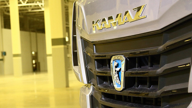Немецкий концерн Daimler Truck замораживает сотрудничество с КАМАЗом из-за санкций