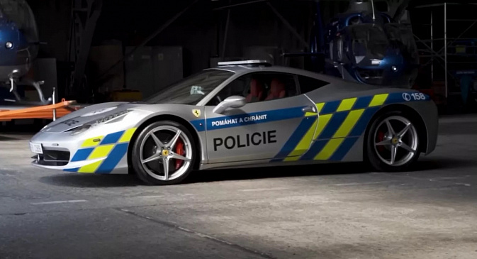 Чешская полиция перепрофилировала арестованный суперкар Ferrari 458 Italia для работы в патруле