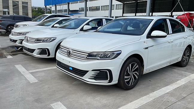 Автосалоны РФ начали продавать Volkswagen Bora китайского производства за 2,5 млн рублей