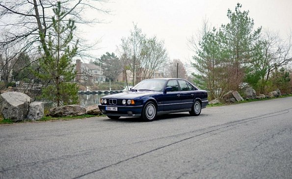 На аукционе продается практически новый BMW M5 E34 1991 года 
