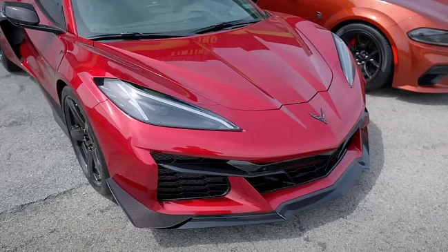 С сплиттерами Chevy Corvette Z06 есть небольшая проблема.  