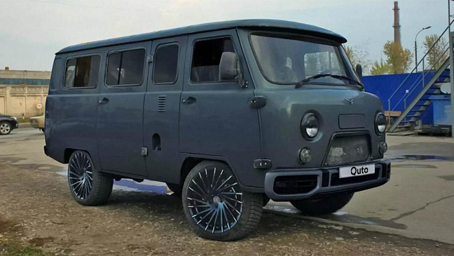 Дизайнер Чуйко представил рендеры люксовой версии модели УАЗ «Буханка» 2022-2023 года
