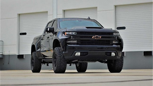 Chevy Silverado Jackal или достойный соперник пикапу Ford F-150 Raptor