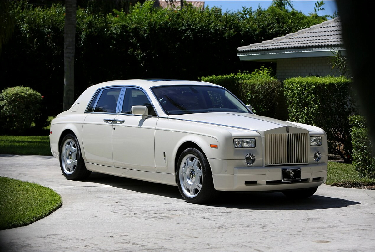 В России выставили на продажу редкий Rolls-Royce Phantom за 155 млн рублей