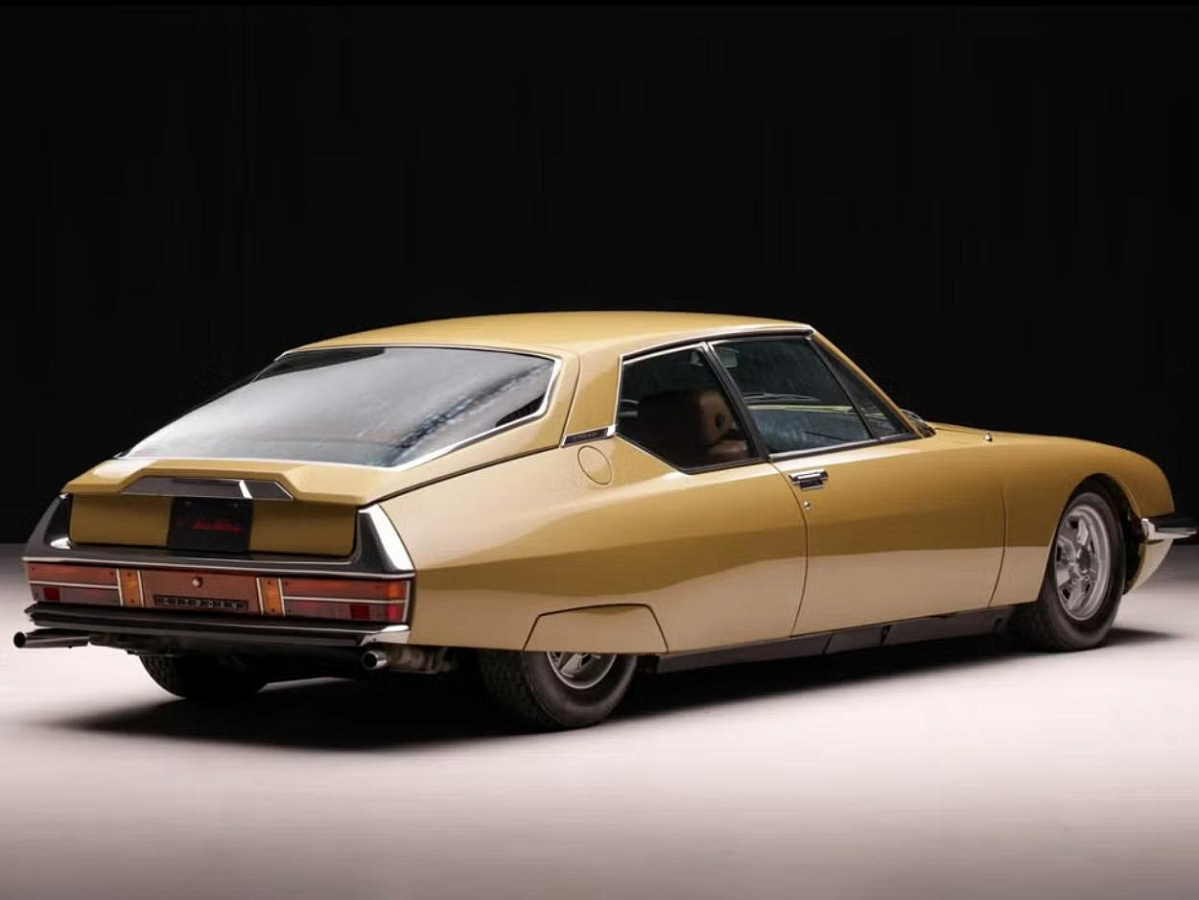 За сколько можно купить полностью отреставрированный Citroën SM 1973 года