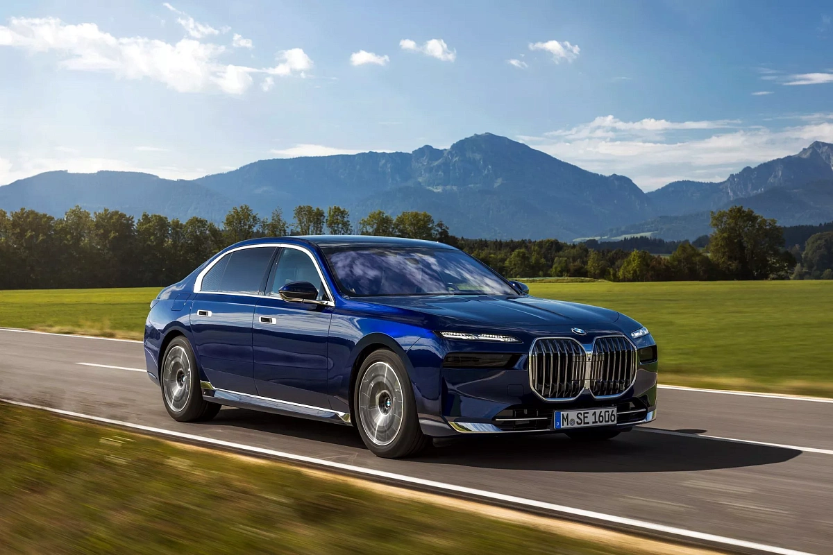 Модели BMW 7-Series и i7 2023 года отзываются из-за сбоя в срабатывании подушки  безопасности