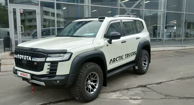 В РФ за 19,1 млн рублей продают хардкорный внедорожник TOYOTA Land Cruiser 300 с тюнингом от Arctic Trucks