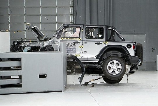 Jeep Wrangler не станут дорабатывать после неудачного краш-теста