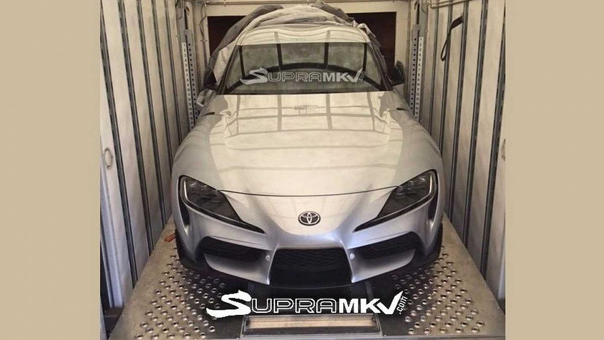 Toyota Supra: в Сети появилось первое живое фото