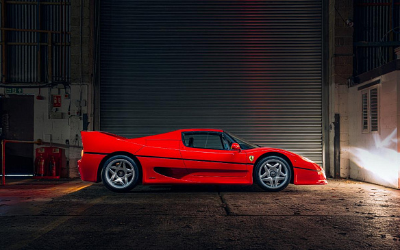 Редчайший праворульный Ferrari F50 выставили на аукцион RM Sotheby's