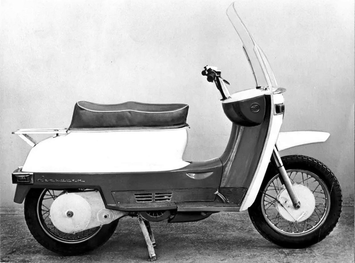 Секретный советский мотороллер «Конёк Горбунок» – внешне скопирован с «Харлея», быстрее, чем Иж Планета Спорт