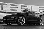 Tesla Model S загорелся во время движения: пожар не вызван ДТП