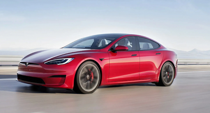 «Заряженный» электрокар Tesla Model S Plaid разгоняется до сотни быстрее, чем тормозит