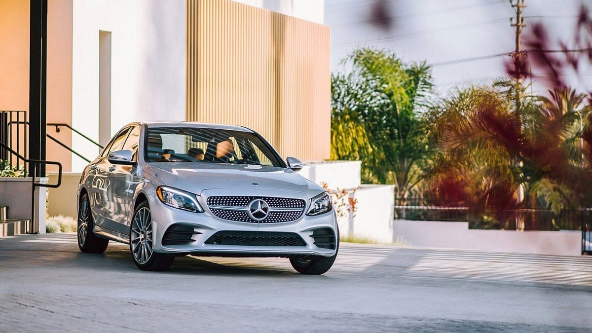 Mercedes-Benz отзывает более 264 тыс. автомобилей из-за угрозы воспламенения в 2021 году