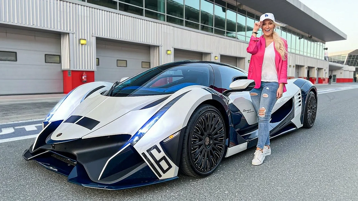 Представлен первый серийный суперкар Devel Sixteen с 2000-сильным двигателем V8 Представлен первый серийный суперкар Devel Sixteen с 2000-сильным двигателем V8