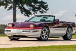 Редкий автомобиль Chevy Corvette Pace Car Edition продается на аукционе 