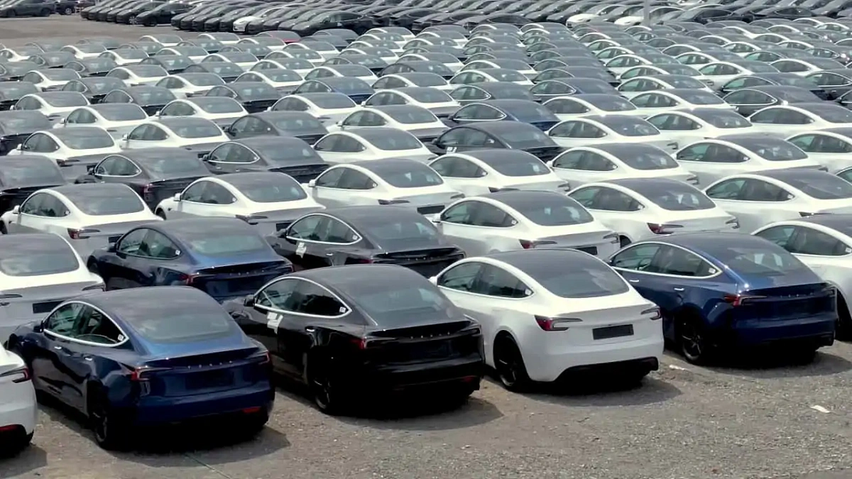 Сотни уже собранных электромобилей Tesla Model 3 нового поколения замечены в Китае