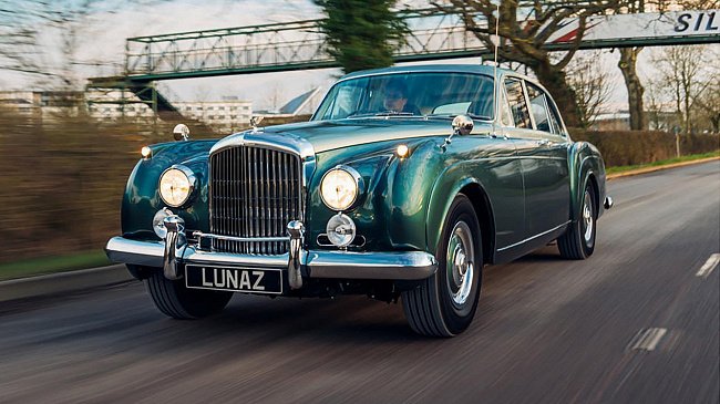 Классический Bentley превратили в современный электромобиль