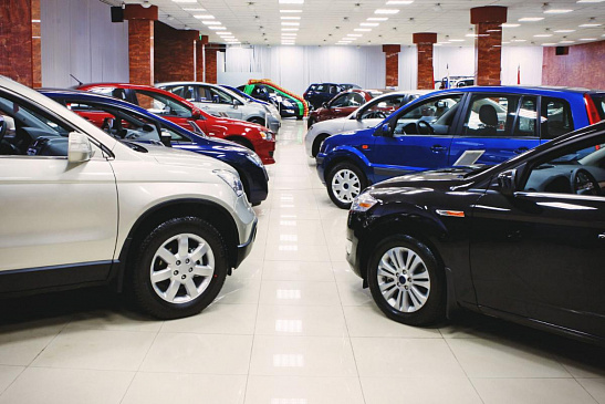 Продажи подержанных автомашин официальными дилерами в 1 полугодии упали на 43%