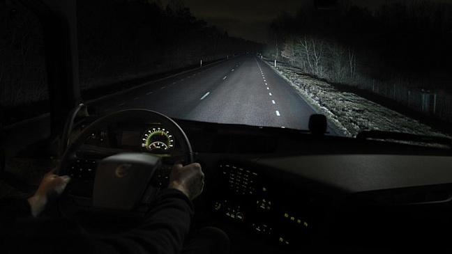 Автоэксперт Гудков перечислил шесть правил безопасной езды на машине в темное время суток