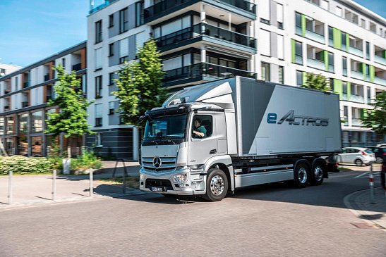 Mercedes рассказал о серийной версии электрического грузовика eActros 
