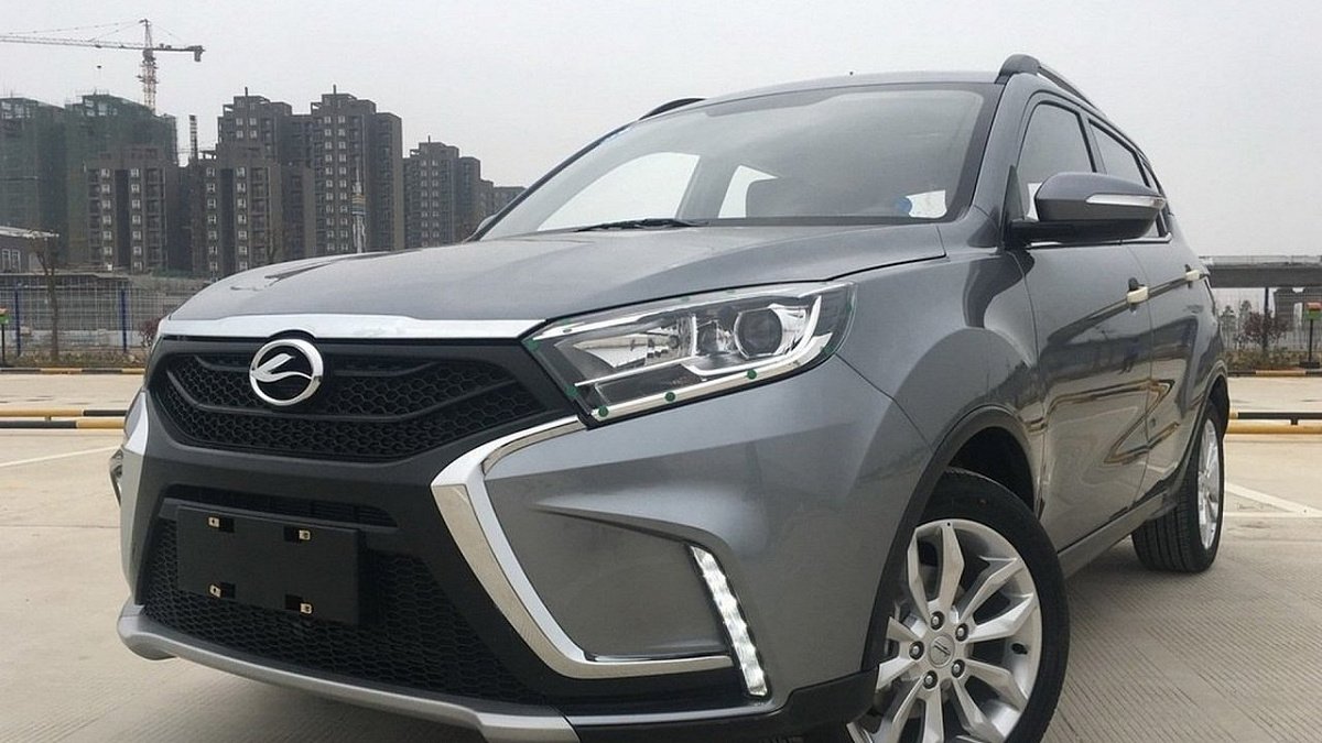 Китайская копия Lada Xray получила собственный дизайн интерьера