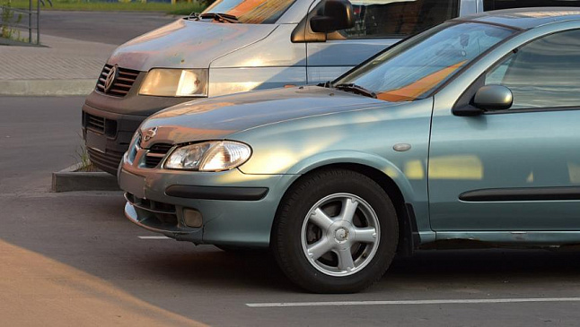Жители Петербурга стали чаще покупать подержанные машины вместо новых