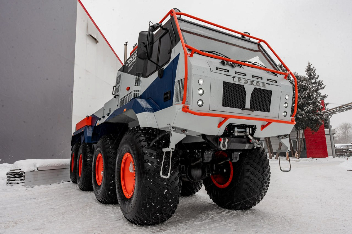В России представили арктический пикап «Трэкол Арктика 8х8» с грузоподъемностью в 8 тонн