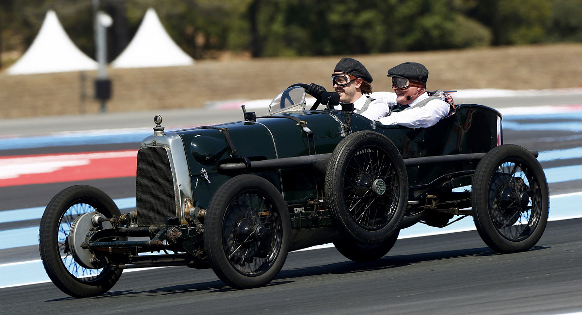 ASTON MARTIN отпразднует 100-летие своей первой гонки несколькими кругами на Aston Martin TT1 1922 года
